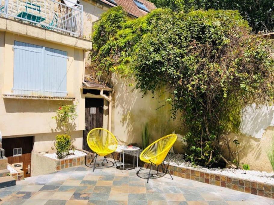 Cosy Studio Design With Modern Bathroom Vaureal Exterior foto